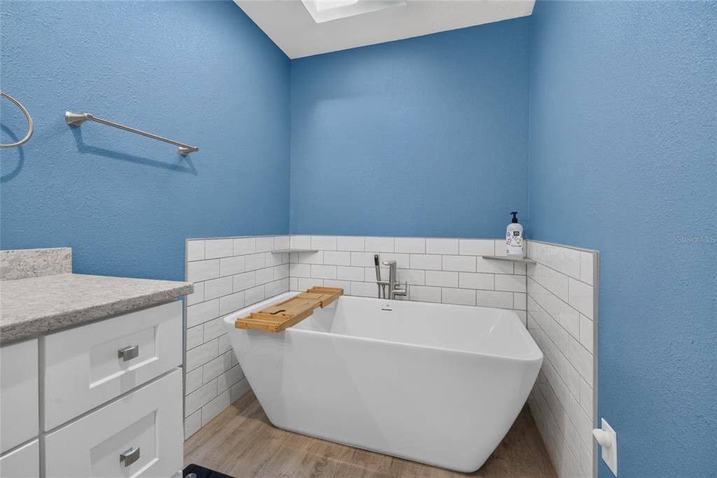 For Sale: $395,000 (3 beds, 2 baths, 1867 Square Feet)