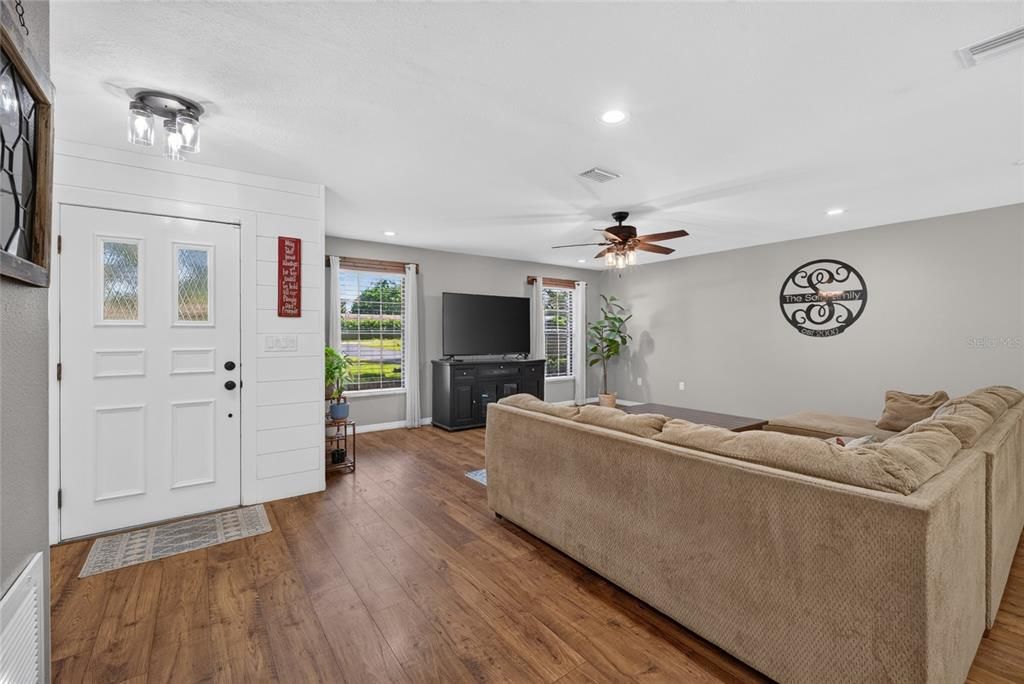 For Sale: $395,000 (3 beds, 2 baths, 1867 Square Feet)