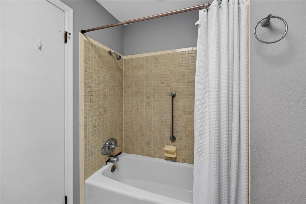 For Sale: $395,000 (3 beds, 2 baths, 1867 Square Feet)