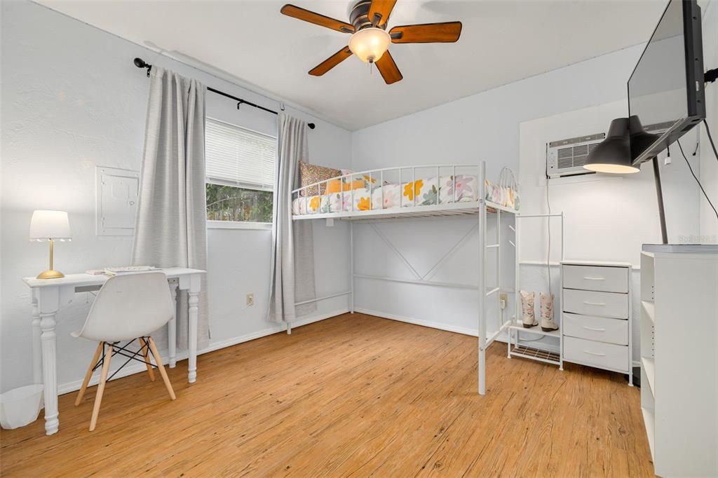 For Sale: $475,000 (4 beds, 2 baths, 1490 Square Feet)