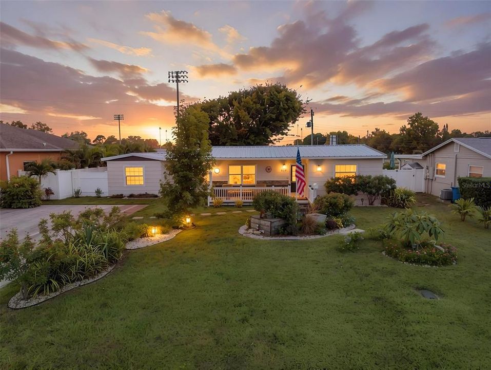 For Sale: $475,000 (4 beds, 2 baths, 1490 Square Feet)
