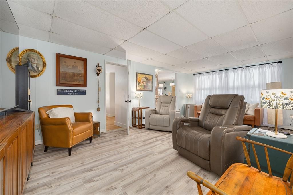 For Sale: $475,000 (4 beds, 2 baths, 1490 Square Feet)