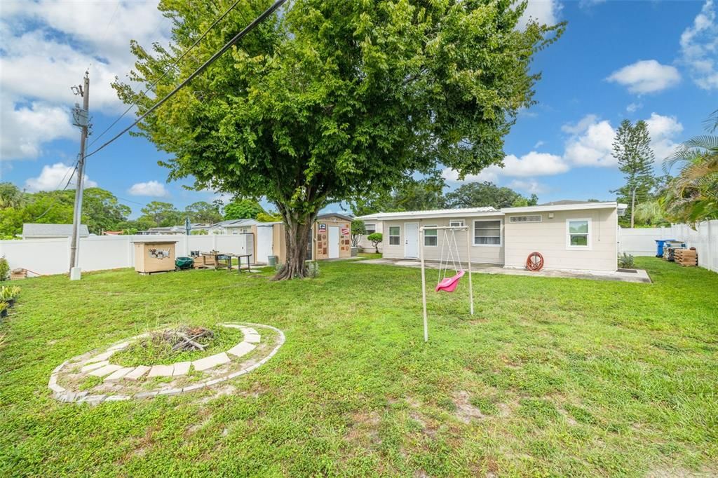 For Sale: $475,000 (4 beds, 2 baths, 1490 Square Feet)
