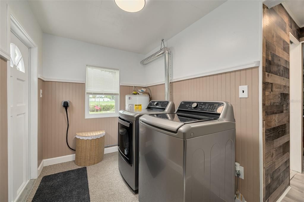 For Sale: $475,000 (4 beds, 2 baths, 1490 Square Feet)