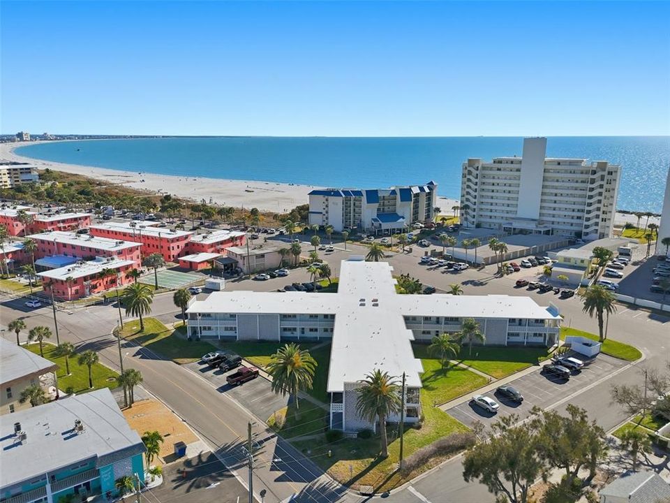 For Sale: $325,000 (1 beds, 1 baths, 675 Square Feet)