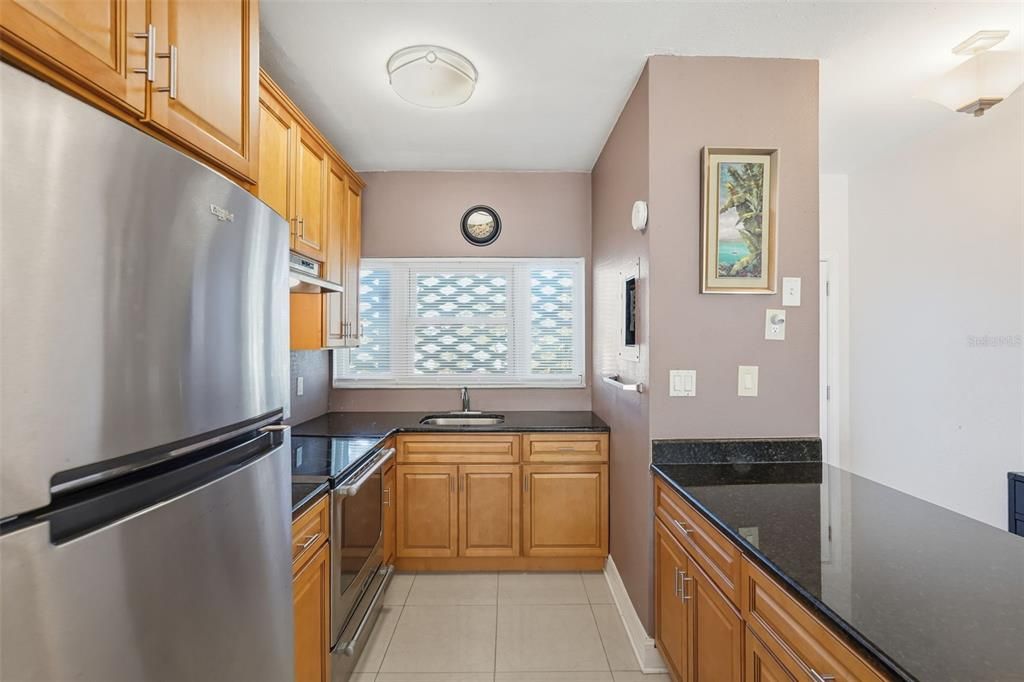 For Sale: $325,000 (1 beds, 1 baths, 675 Square Feet)