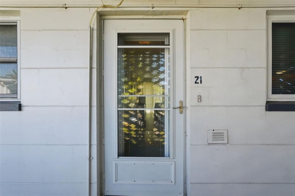 For Sale: $325,000 (1 beds, 1 baths, 675 Square Feet)