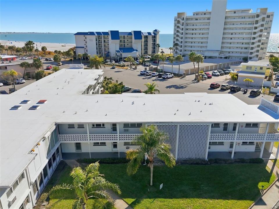 For Sale: $325,000 (1 beds, 1 baths, 675 Square Feet)