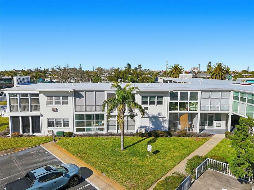 For Sale: $325,000 (1 beds, 1 baths, 675 Square Feet)