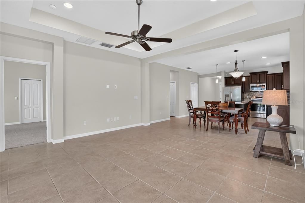 En Venta: $349,900 (3 camas, 2 baños, 1744 Pies cuadrados)