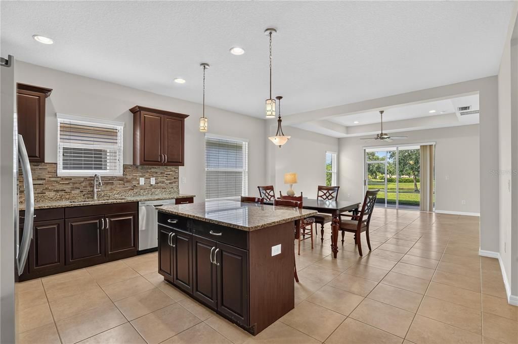En Venta: $349,900 (3 camas, 2 baños, 1744 Pies cuadrados)