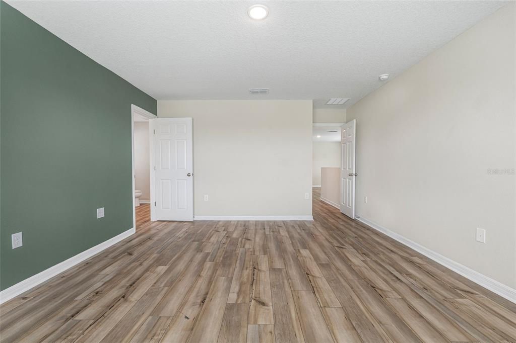 For Sale: $465,000 (5 beds, 3 baths, 2453 Square Feet)