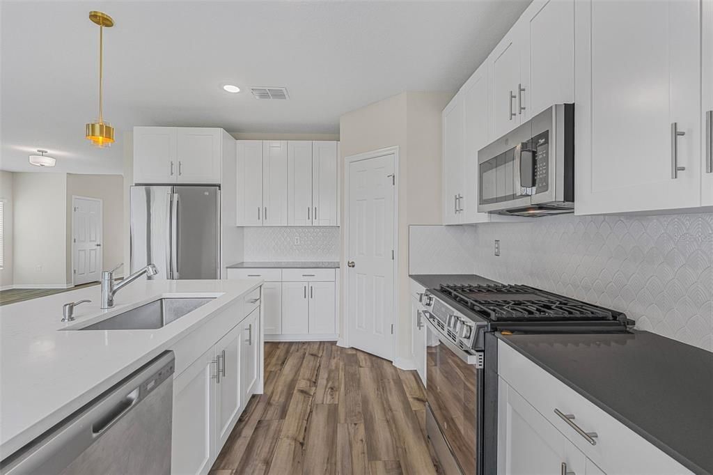 For Sale: $465,000 (5 beds, 3 baths, 2453 Square Feet)