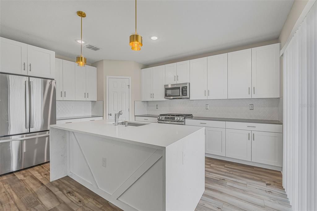 For Sale: $465,000 (5 beds, 3 baths, 2453 Square Feet)