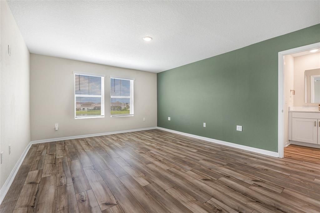 For Sale: $465,000 (5 beds, 3 baths, 2453 Square Feet)