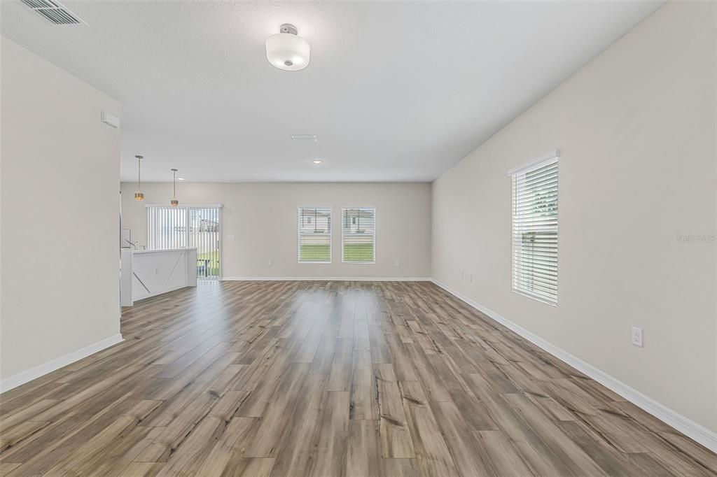 For Sale: $465,000 (5 beds, 3 baths, 2453 Square Feet)