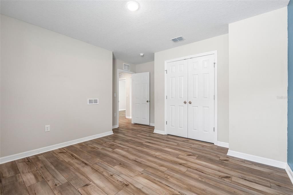 For Sale: $465,000 (5 beds, 3 baths, 2453 Square Feet)