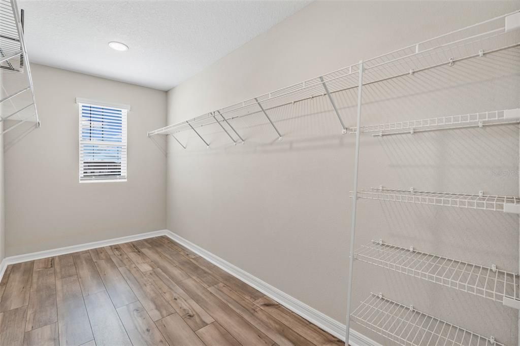 For Sale: $465,000 (5 beds, 3 baths, 2453 Square Feet)