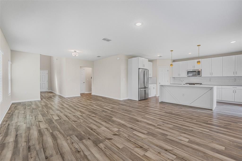 For Sale: $465,000 (5 beds, 3 baths, 2453 Square Feet)