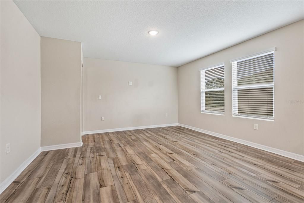 For Sale: $465,000 (5 beds, 3 baths, 2453 Square Feet)