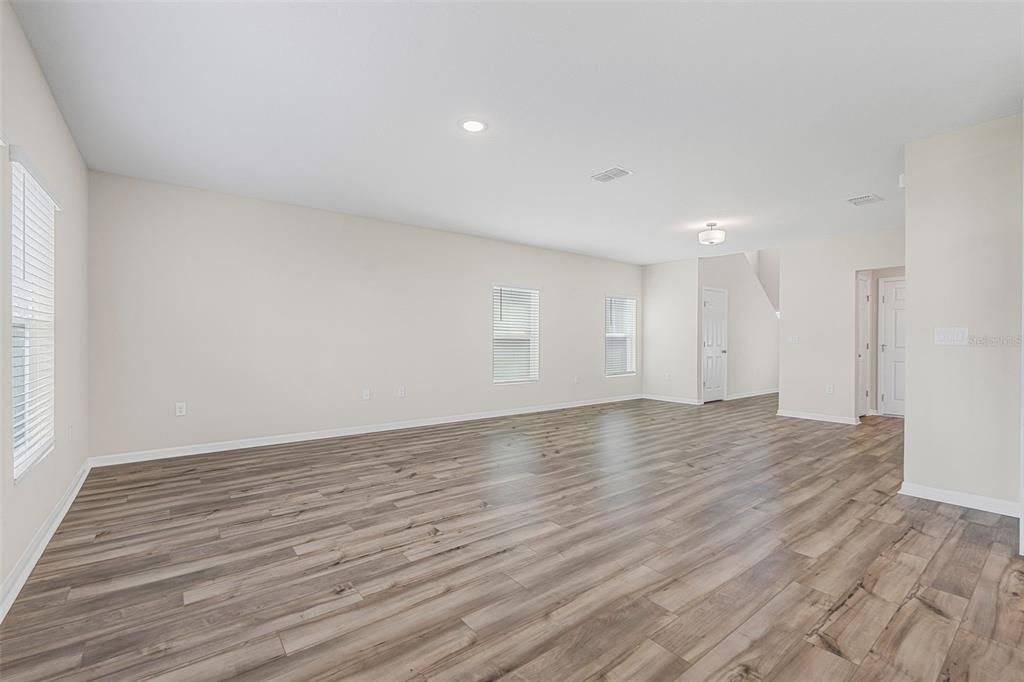 For Sale: $465,000 (5 beds, 3 baths, 2453 Square Feet)