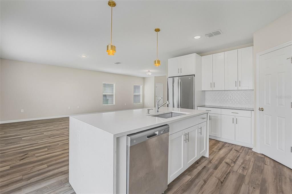 For Sale: $465,000 (5 beds, 3 baths, 2453 Square Feet)