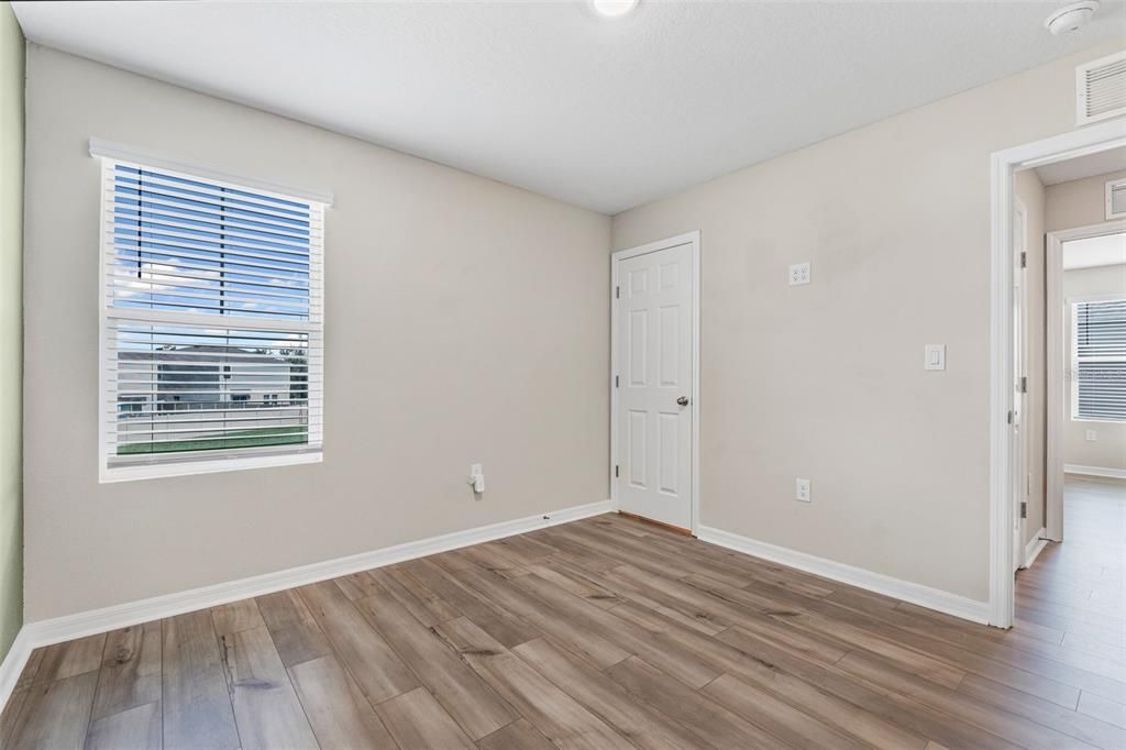 For Sale: $465,000 (5 beds, 3 baths, 2453 Square Feet)