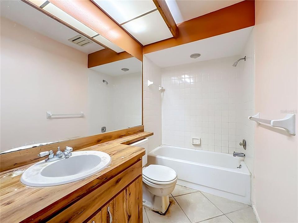 На продажу: $149,900 (2 спален, 2 ванн, 1250 Квадратных фут)