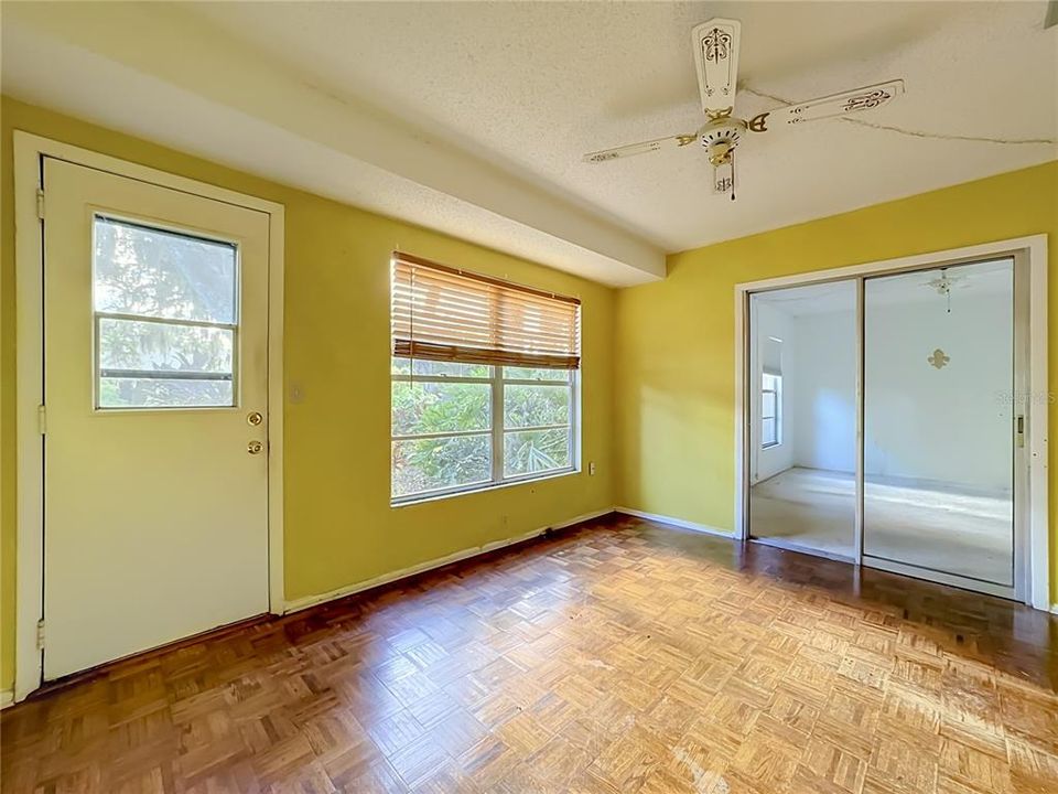 На продажу: $149,900 (2 спален, 2 ванн, 1250 Квадратных фут)
