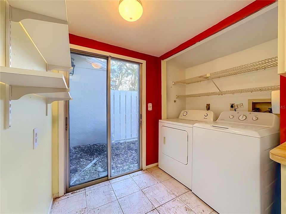 На продажу: $149,900 (2 спален, 2 ванн, 1250 Квадратных фут)