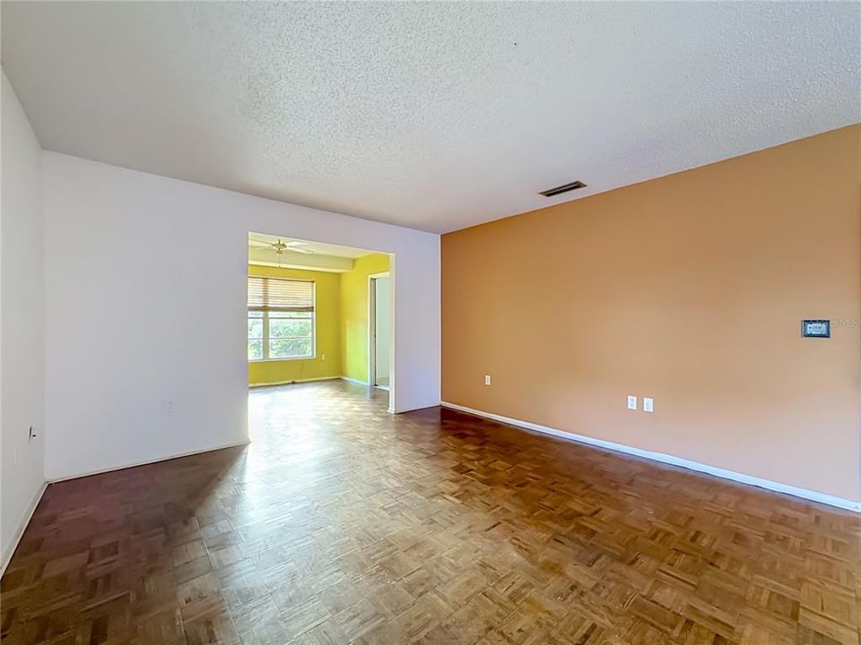 На продажу: $149,900 (2 спален, 2 ванн, 1250 Квадратных фут)