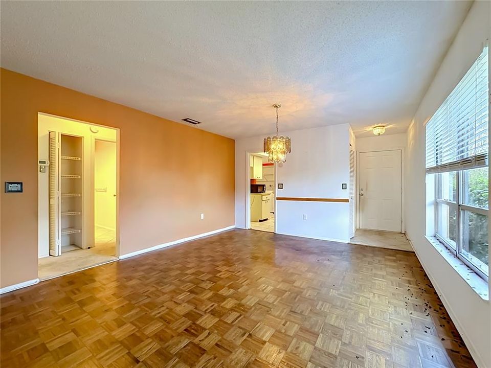 На продажу: $149,900 (2 спален, 2 ванн, 1250 Квадратных фут)