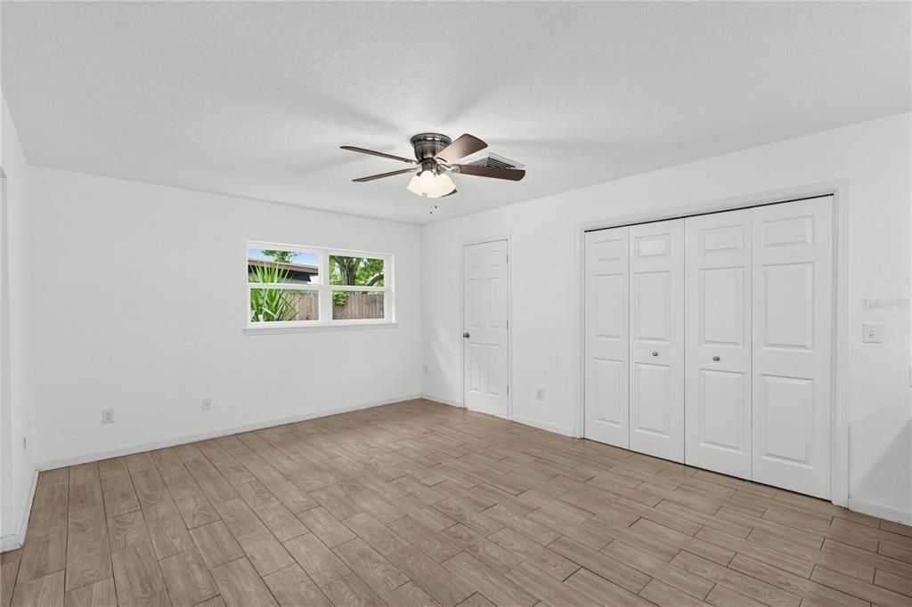 На продажу: $359,900 (5 спален, 2 ванн, 2104 Квадратных фут)