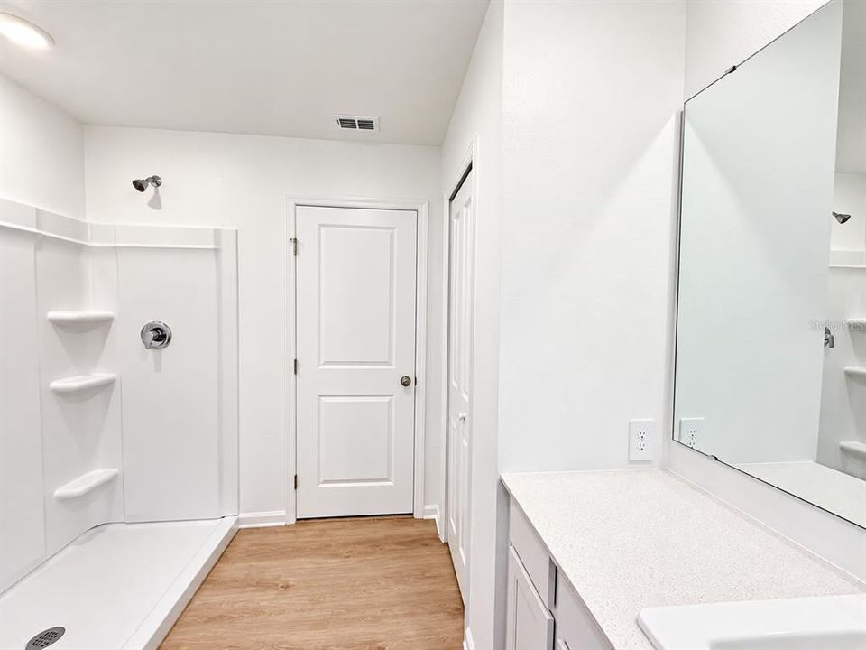 For Rent: $2,100 (4 beds, 2 baths, 1880 Square Feet)