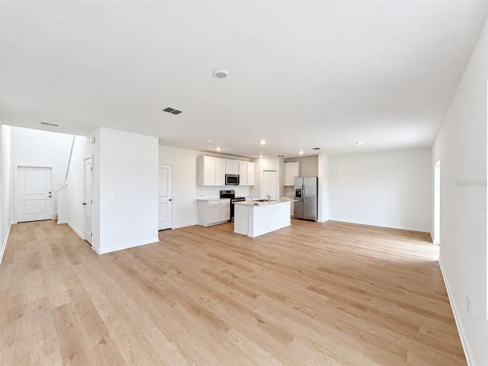For Rent: $2,100 (4 beds, 2 baths, 1880 Square Feet)