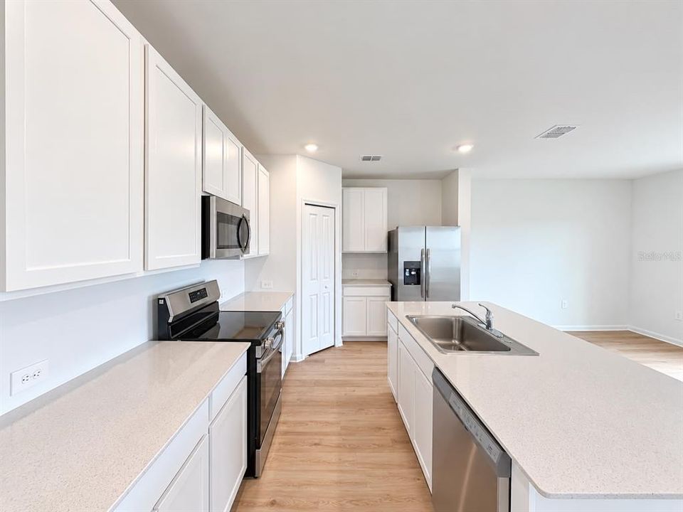 For Rent: $2,100 (4 beds, 2 baths, 1880 Square Feet)