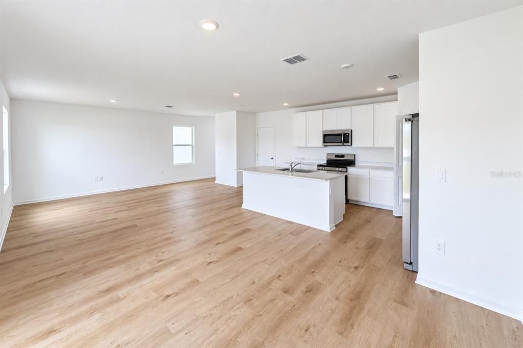 For Rent: $2,100 (4 beds, 2 baths, 1880 Square Feet)