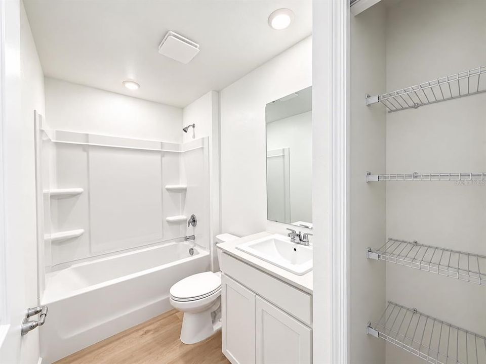 For Rent: $2,100 (4 beds, 2 baths, 1880 Square Feet)