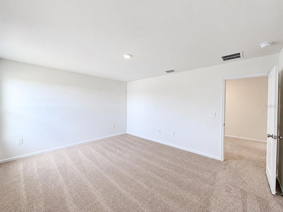 For Rent: $2,100 (4 beds, 2 baths, 1880 Square Feet)