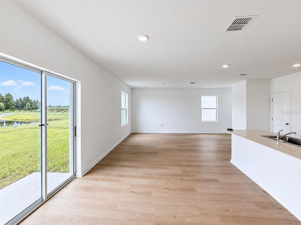 For Rent: $2,100 (4 beds, 2 baths, 1880 Square Feet)