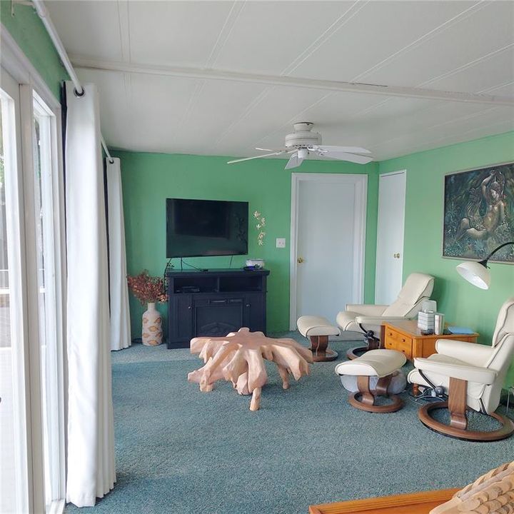 For Sale: $310,000 (2 beds, 2 baths, 1368 Square Feet)