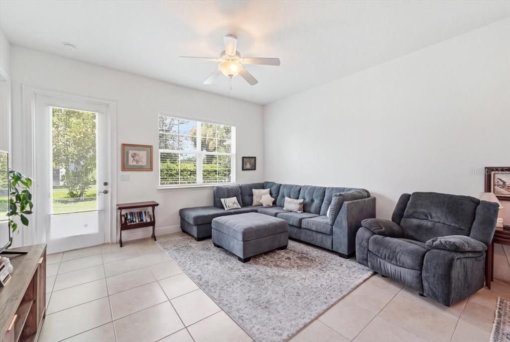 For Sale: $262,500 (2 beds, 2 baths, 1261 Square Feet)