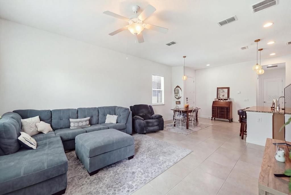 For Sale: $262,500 (2 beds, 2 baths, 1261 Square Feet)