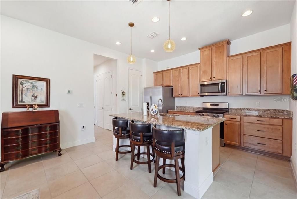For Sale: $262,500 (2 beds, 2 baths, 1261 Square Feet)