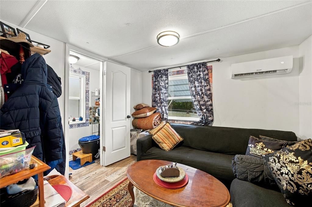 На продажу: $279,900 (3 спален, 1 ванн, 1028 Квадратных фут)