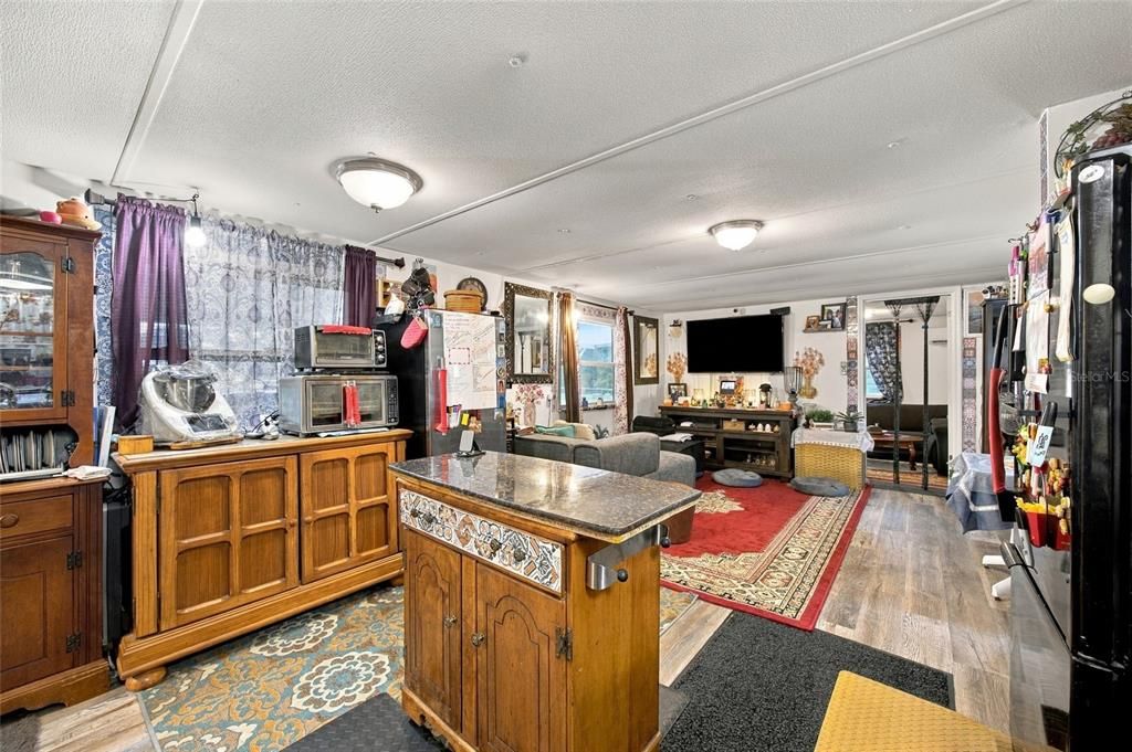 На продажу: $279,900 (3 спален, 1 ванн, 1028 Квадратных фут)