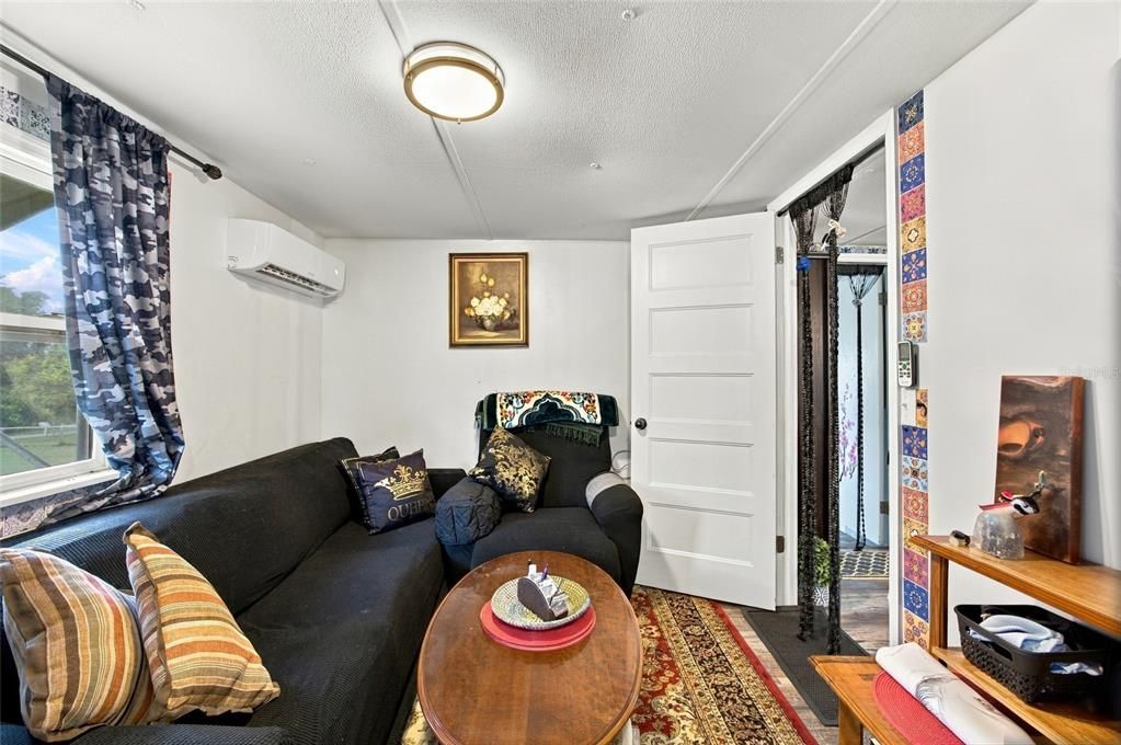 На продажу: $279,900 (3 спален, 1 ванн, 1028 Квадратных фут)