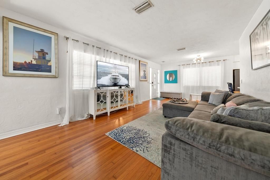 En Venta: $675,000 (3 camas, 2 baños, 1495 Pies cuadrados)