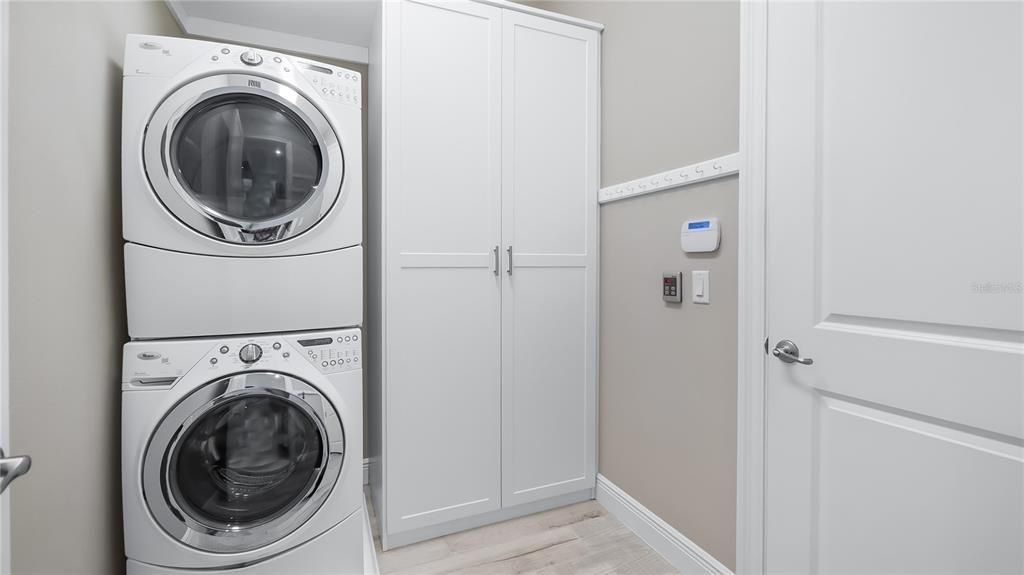 En Venta: $1,199,000 (4 camas, 3 baños, 3022 Pies cuadrados)
