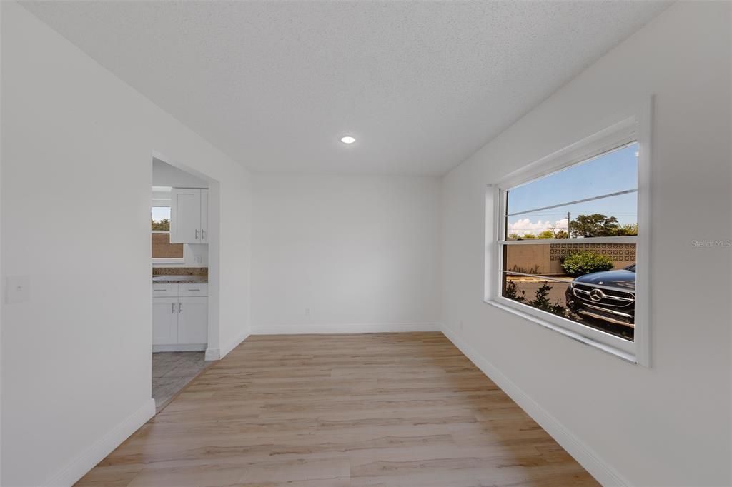 For Rent: $1,500 (2 beds, 1 baths, 960 Square Feet)